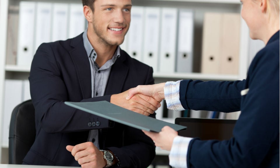 ¿Qué es el reclutamiento interno y qué beneficios tiene para la empresa?